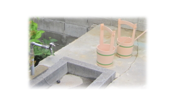 墓地の水場にて